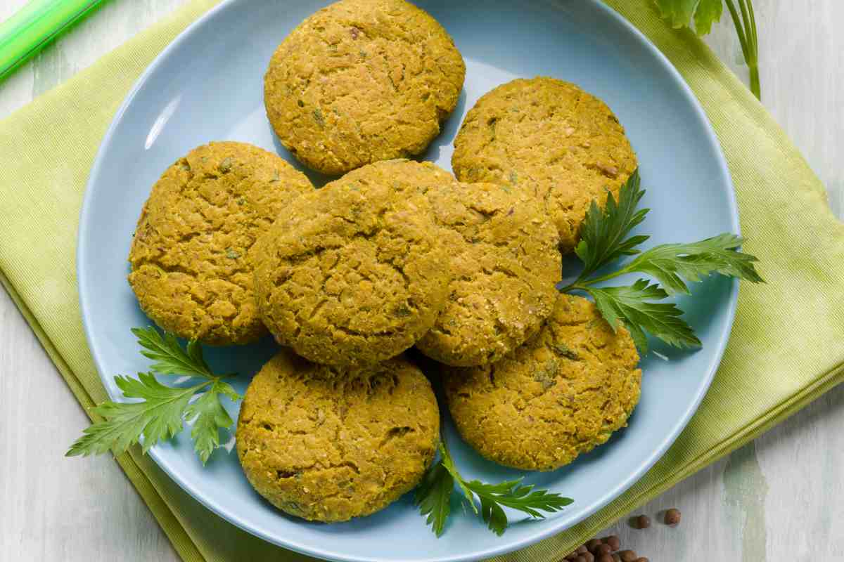 Polpette di lenticchie in un piatto