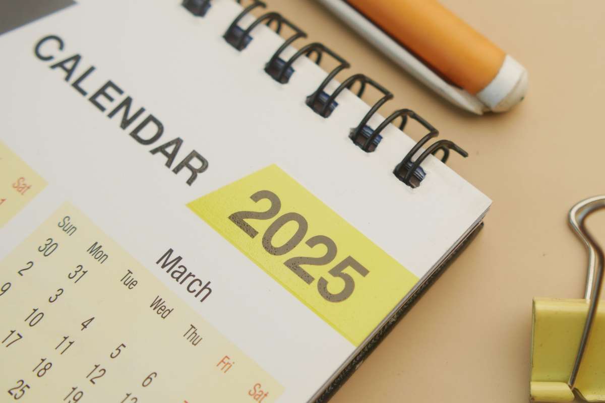 calendario con Ponti e Festività 2025