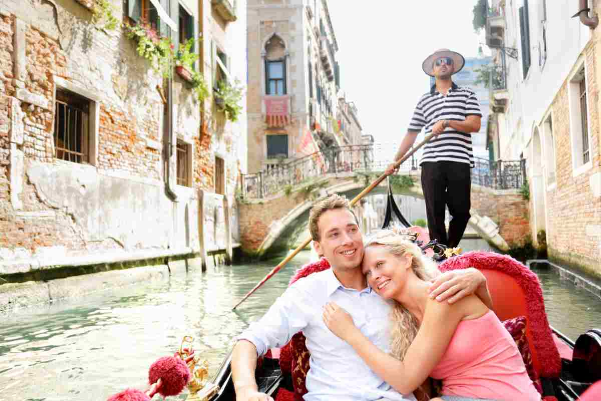 Ponte di San Valentino a Venezia, coppia in gondola